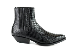 2575 - Black Python