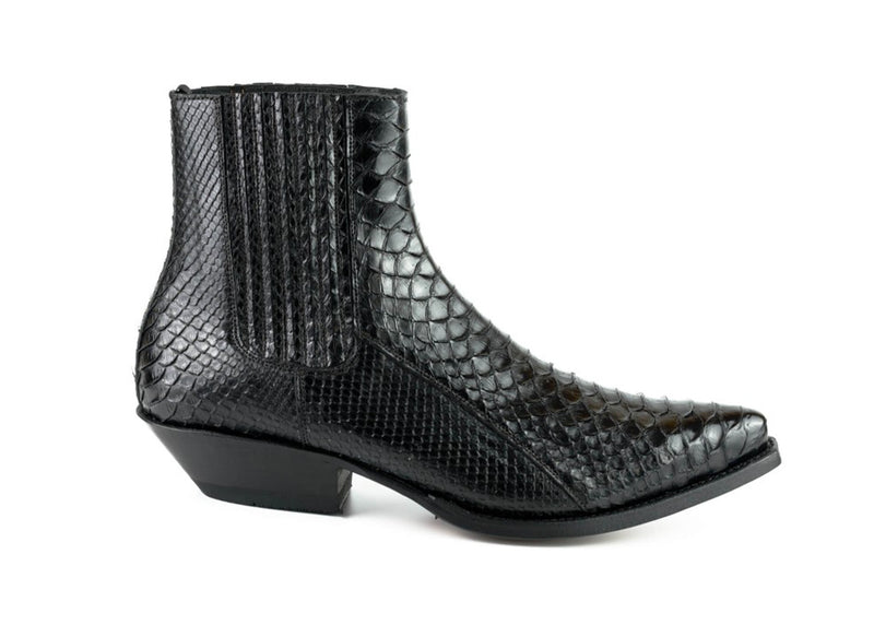 2575 - Black Python