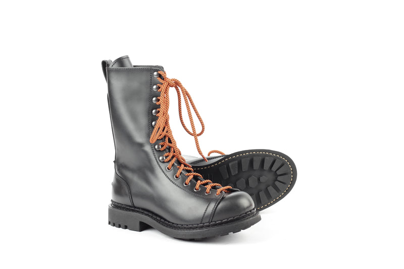 Sara - Black Pull Up