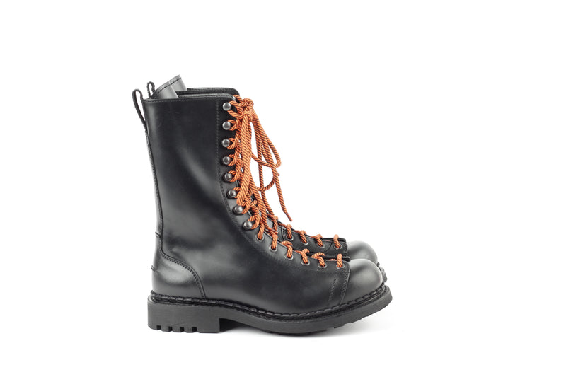 Sara - Black Pull Up